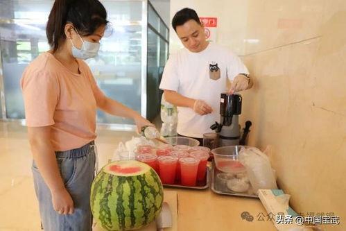 最近外国吃瓜事件,揭秘近期国际热点事件背后的真相与笑料