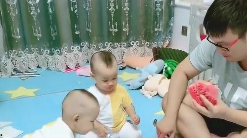 搞笑幼儿吃瓜图片,萌娃笑料百出，瓜果飘香欢乐多