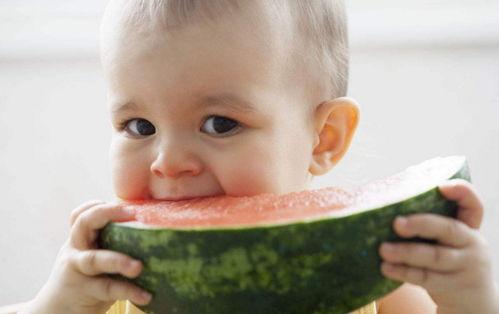 夏天吃瓜儿童,瓜果飘香，快乐童年